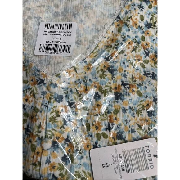 Torrid Fitted Supersoft Rib V-Neck Lace Trim Button Crop Tee Sz 4 - Picture 6 of 6